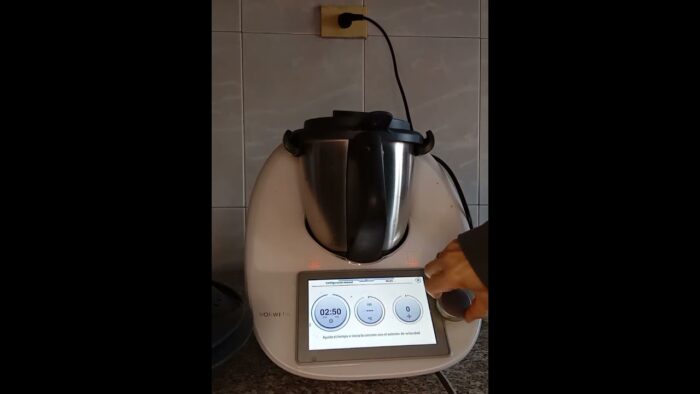 Jamoncitos de pollo con patatas panadera, fácil y rico con Thermomix