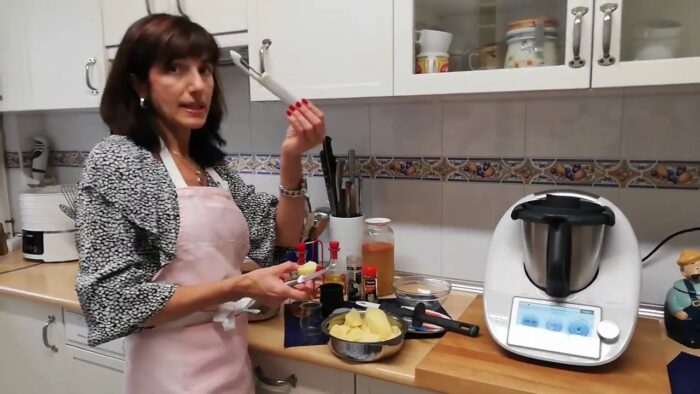 PATATAS GUISADAS CON CALAMARES EN THERMOMIX