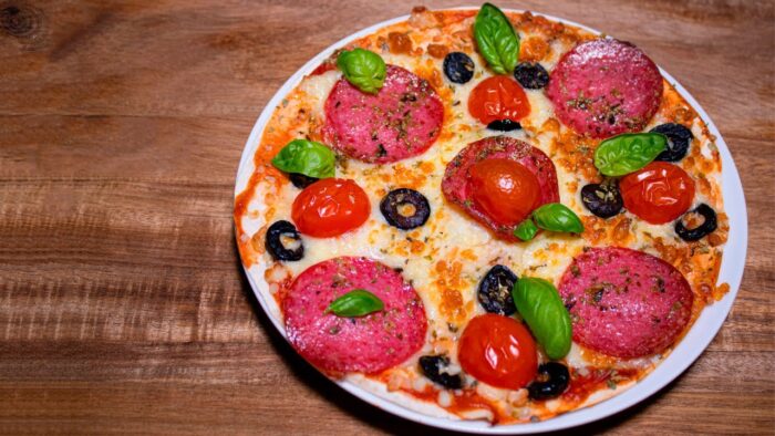 PIZZA CON TORTILLA DE TRIGO EN FREIDORA DE AIRE 🍕​🍕​| RECETA DE PIZZA RÁPIDA Y ECONÓMICA 🤑​