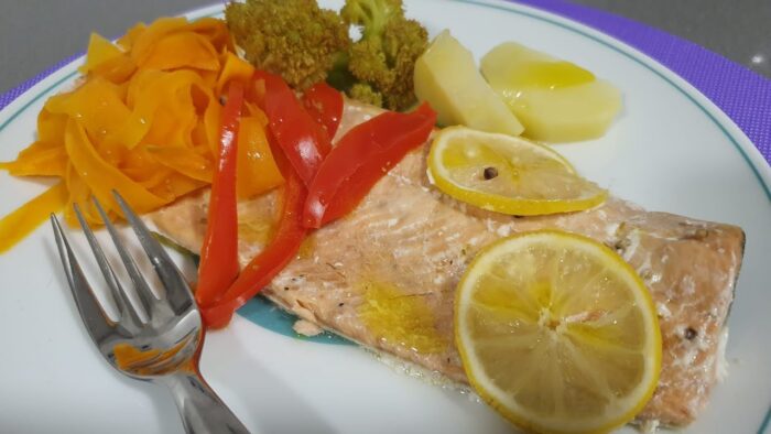 Salmon al vapor con verduras en Thermomix