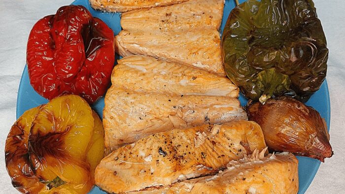 Salmón con pimientos asados en FREIDORA DE AIRE / AIRFRYER, Facil y saludable