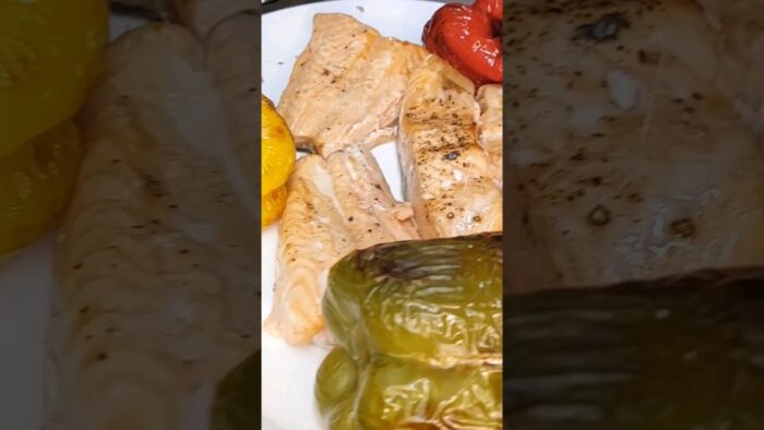 Salmón y Pimientos asados en freidora de aire #freidoradeaire #airfryer #shorts