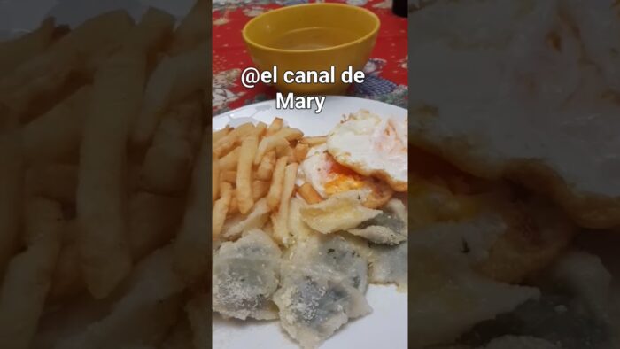 #Sopa de verduras papas en la freidora de aire huevo ravioles .