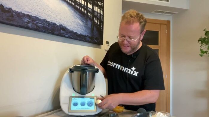 Tarta Sarcher de Frambuesa con Thermomix y José Ángel
