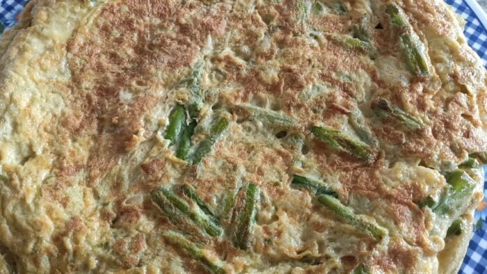 Tortilla de espárragos y gambas, fácil y rico con Thermomix