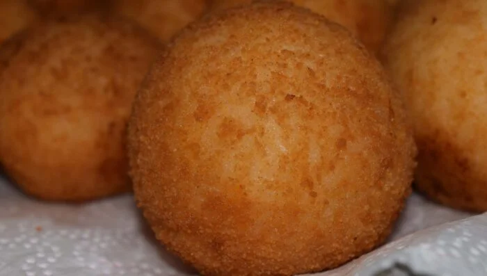 Arancini rellenos de queso azul y nueces