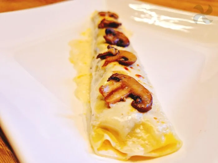 Canelón XL de carrillera, trufa y falsa bechamel de parmesano