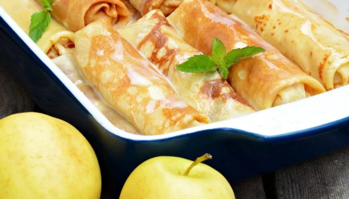 Canelones de manzana con salsa de caramelo salado