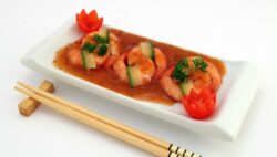 Gambas al punto con salsa de soja y jengibre