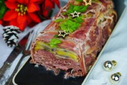 Terrina de carne con patata para fiestas