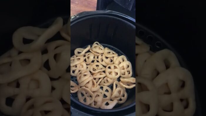 Chicharrones de harina hechos en freidora de aire, los tienes que probar.
