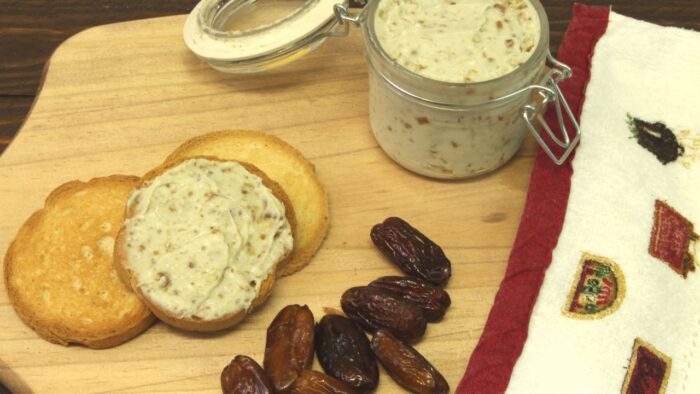 Paté de queso azul y dátiles con Thermomix | Receta fácil