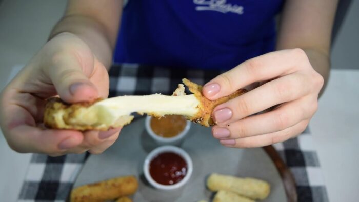 Receta de deditos de queso mozarella/freidora de aire/aceite