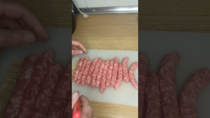 Salchichas con patatas en freidora de aire