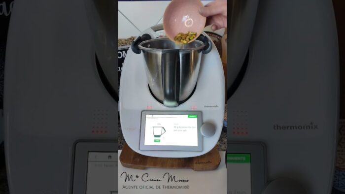 Turrón de brie presentado en tabla de quesos con Thermomix.