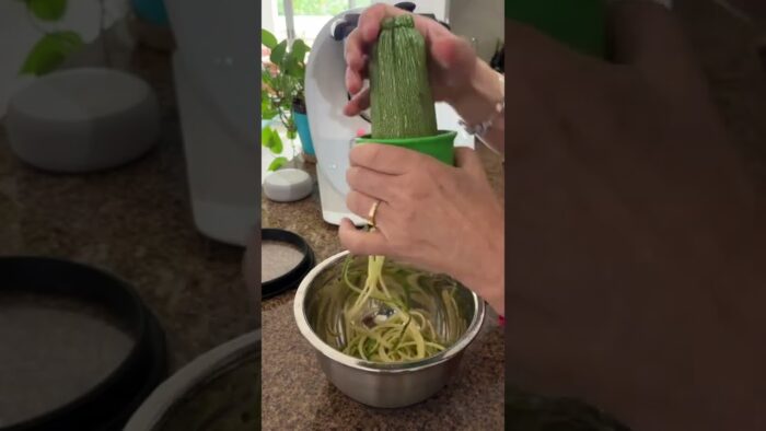 Zoodles de calabacin, pollo y queso en Thermomix