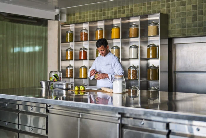 Alain Ducasse inaugura el École Ducasse Abu Dhabi Studio en colaboración con Erth Abu Dhabi