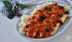 Bacalao con salsa de tomate y coliflor