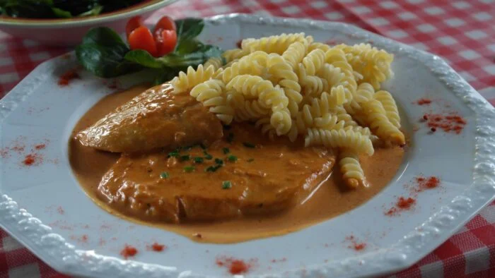 Filete de ternera con reducción de balsámico y peras caramelizadas