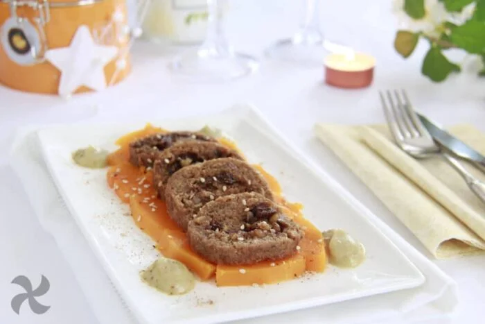 Rollo vegano relleno de pasas y nueces