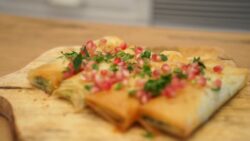 Rollitos de espinacas y queso feta en freidora de aire Cosori