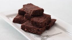 Brownies de escarola y chocolate con leche
