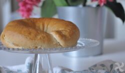 Corona de pan rellena de atún