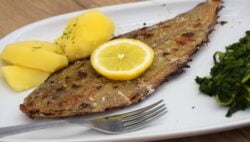 Lenguado al horno con costras de hierbas frescas y limón