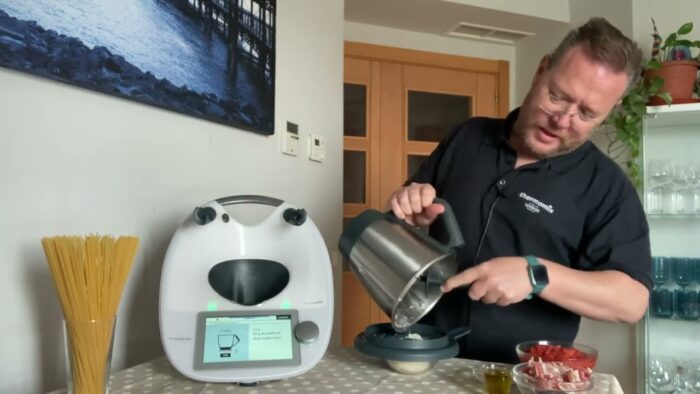 Espaguetis a la Amatriciana con Thermomix y José Ángel.