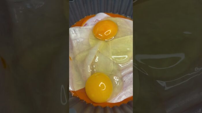 Huevos al plato en la freidora de aire #airfryer #huevos #facil  #freidoradeaire #recetassaludables