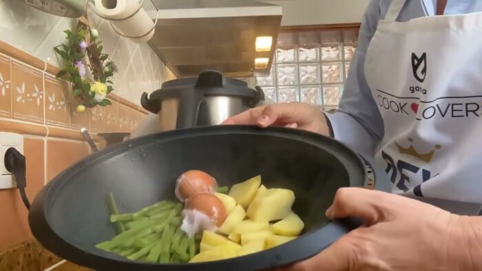 MENU: FILETES DE GALLINETA O LUBINA, CON PATATAS, JUDÍAS VERDES Y SALSA DE TOMATE