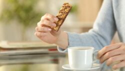 Barritas de cereales con membrillo y chocolate: una opción saludable y sabrosa para los amantes  ...