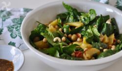 Ensalada de espinacas y patatas asadas