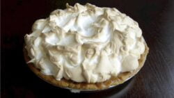 Tarta de plátano con crema de limón y cobertura de merengue italiano: una opción clásica con un  ...