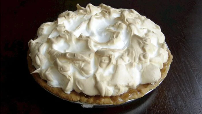 Tarta de plátano con crema de limón y cobertura de merengue italiano: una opción clásica con un  ...