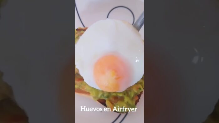 COMO COCINAR HUEVOS EN FREIDORA DE AIRE #shorts