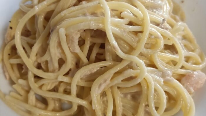 Espaguetis con gambas y atún , fácil y rico con Thermomix