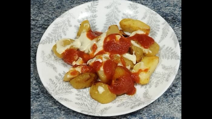 Patatas bravioli en freidora de aire rápidas y fáciles