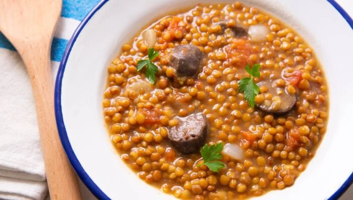 Lentejas con chorizo en olla de cocción lenta