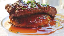 Receta de ternera con salsa de higos secos y vino tinto