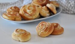 Rollitos al horno, de azúcar y naranja