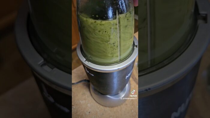 salsa de chile poblano en la freidora de aire