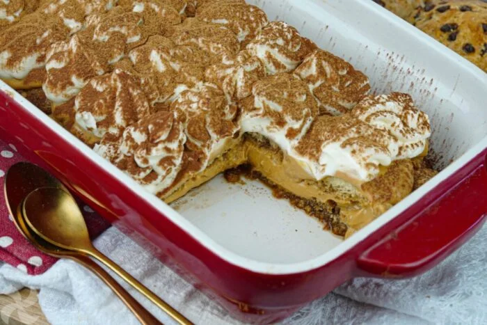 Tiramisú con crema de caramelo y canela