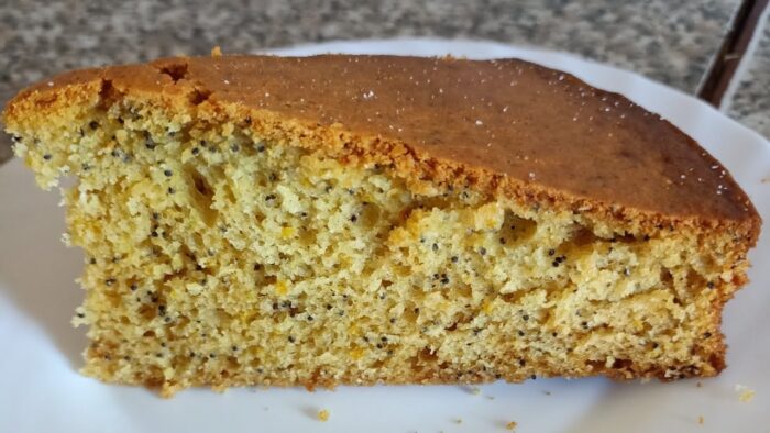 Bizcocho de leche condensada y naranja con semillas de amapola, fácil y rico con Thermomix