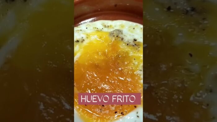🍳 Cómo FREÍR un HUEVO en la FREIDORA de AIRE o AIRFRYER 🍳 #short