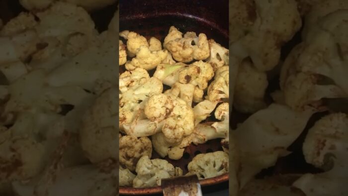 Roasting cauliflower in my #airfryer 👩🏻‍🍳 #danielfast #food #recipe