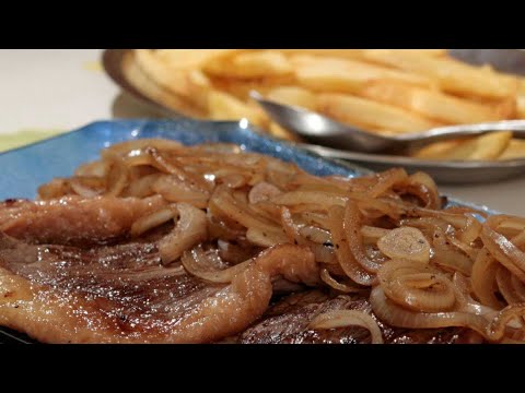 Un bistec encebollado con arroz blanco #receta #comida #bistec #bistek