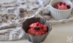 Helado rápido de fresa y miel