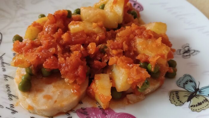 merluza con guisantes en salsa de tomate ….. Thermomix TM5