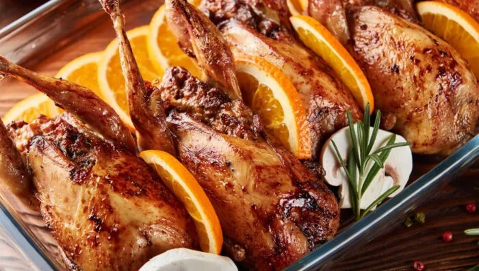 Perdiz a la naranja con pistachos